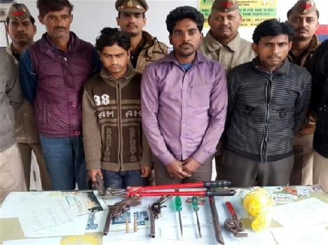 Police coughgt the robbers